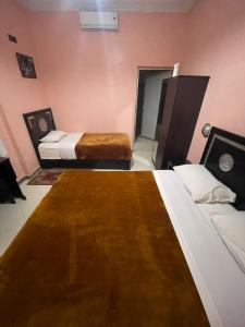 Postel nebo postele na pokoji v ubytování Hôtel Narjisse