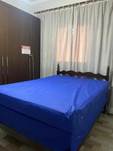 a blue bed in a room with a window at Chácara do Mirante in São Sebastião do Paraíso +31 photos