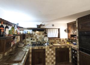 Kuchyň nebo kuchyňský kout v ubytování Casa con giardino e vista lago
