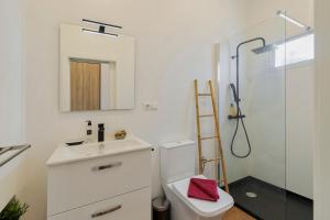 Et badeværelse på Palmela Oásis Apartment II + 14 billeder