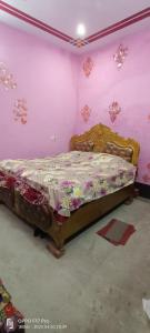 Ένα ή περισσότερα κρεβάτια σε δωμάτιο στο Rajiv Homestay