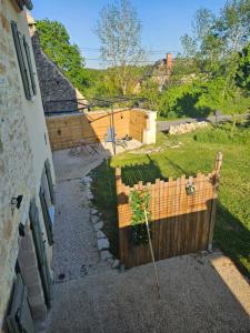 Vonkajšia záhrada v ubytovaní Le Pigeonnier de coupiac