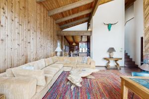a living room with a couch and a rug at Mountain Valley Hideaway in Aspen