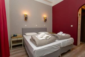Postel nebo postele na pokoji v ubytování Hotel Kosmopolit + 37 fotografií