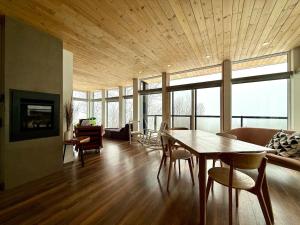 Et tv og/eller underholdning på Chalet aux ℳille et une vues