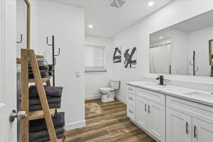 Ένα μπάνιο στο 539) Massive 3 bedroom Sleeps 10 +32 φωτογραφίες