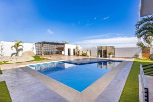a swimming pool in the middle of a yard at Comodidad, lujo y privacidad in Cabo San Lucas
