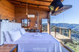 Nespecifikovaný výhled na hory nebo výhled na hory při pohledu z prázdninového domu