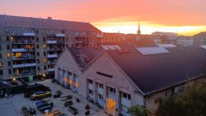 a view of a city with buildings and a sunset at Harbour Residence in Copenhagen