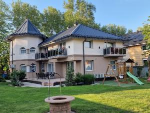 Vonkajšia záhrada v ubytovaní Villa Letícia Siófok