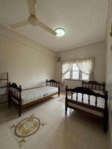 Katil atau katil-katil dalam bilik di Golden Shower Apartment