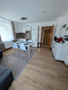 Kuchyň nebo kuchyňský kout v ubytování Haus im Hochtal