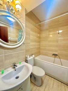 Et badeværelse på Dolce Aqua Summerland Apartments