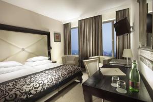 Postel nebo postele na pokoji v ubytování Grandior Hotel Prague