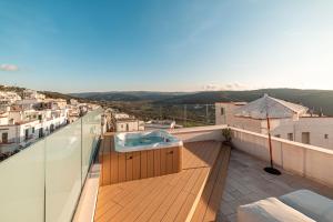 a balcony with a hot tub on top of a building at Suites Dimora Garibaldi in Peschici
