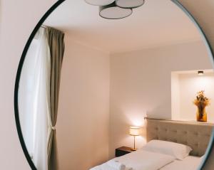 Postel nebo postele na pokoji v ubytování Central Riverside Apartments Meščanka