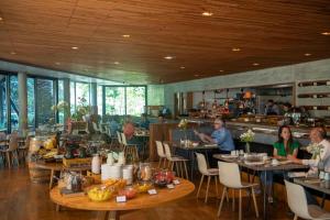 a group of people sitting at tables in a restaurant at Las Majadas Hotel & Centro de Reuniones in Pirque