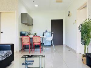 Kuchyň nebo kuchyňský kout v ubytování Desaru Beach Resort Sea View Luxury Suite 3 Pax D13A06