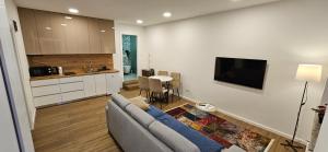 a living room with a couch and a kitchen at VAL apartmani in Jajce