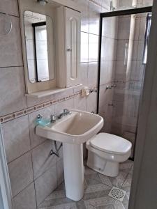 Ένα μπάνιο στο Apartamento inteiro no centro - 1 cama casal e solteiro, fronteira Brasil-Uruguai +21 φωτογραφίες