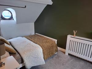 a small bedroom with a bed and a window at Sweet Retreat in Castletownbere