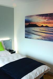 Uma cama ou camas num quarto em Amel Mitte Bed & Breakfast