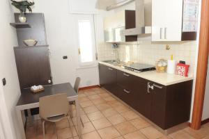 a kitchen with a table and a counter top at Casa da Mary in Iseo
