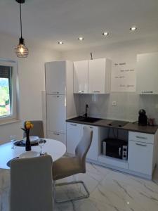 Køkken eller tekøkken på Apartman Laura