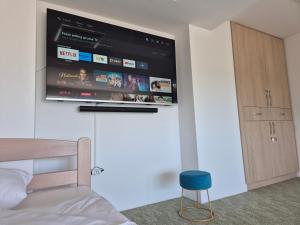 TV a/nebo společenská místnost v ubytování AdriaMont - Rooms & Coworking