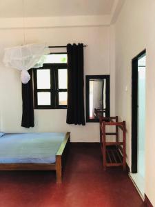Postel nebo postele na pokoji v ubytování Yuthara - Anuradhapura