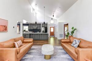 a living room with two brown couches and a kitchen at Luxury Mountain Retreat - 4 King Suites & Hot Tub in Harpers Ferry