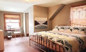 Gallery image of 20 plus percent OFF! 4BR, 2 BT Spacious Home in Cuyahoga Falls, Parking, Pets Ok in Cuyahoga Falls