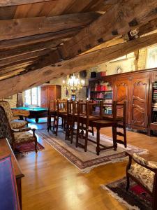 Ο χώρος του lounge ή του μπαρ στο Art & Relaxation Manor Spa, Billiards & Pinball