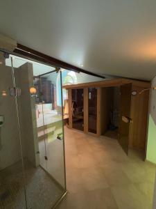 Η κουζίνα ή μικρή κουζίνα στο Art & Relaxation Manor Spa, Billiards & Pinball