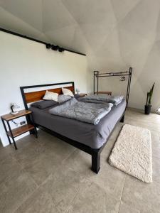 a bedroom with a bed and a rug at Kayala Domes in La Ese