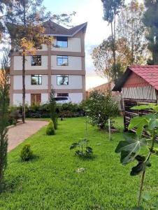 Κήπος έξω από το Tembo Homes Riverside Apartments