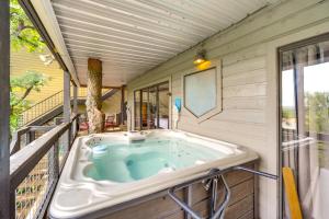 Fotografie z fotogalerie ubytování The Cove Lakehouse v destinaci Spicewood
