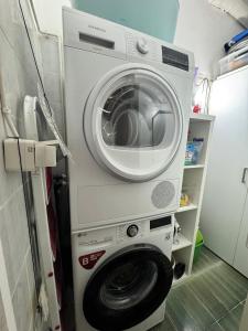 a washer and dryer in a small room at Bleu Mati in Kokkari