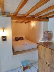 a bedroom with a bed in a room with wooden ceilings at Διώροφη κατοικία Γλώσσα Σκοπέλου in Skopelos Town