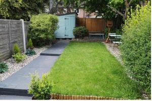 Κήπος έξω από το Modern 2-Bedroom Home in Bromley