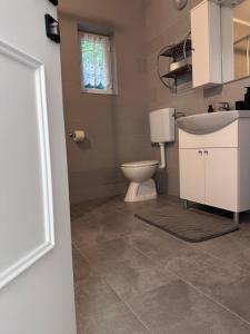 Koupelna v ubytování Starigrad Paklenica-Josipa apartmani
