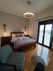 A bed or beds in a room at ISLAND Time Deluxe Apartment Downtown 3 floors