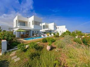 Πισίνα στο ή κοντά στο Protaras Beachfront Villa Alia