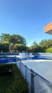 Πισίνα στο ή κοντά στο Habitacion Brisas Ricaurte
