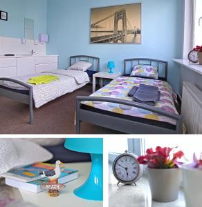duas fotografias de um quarto com uma cama e um relógio em HELLO Gdynia Hostel em Gdynia