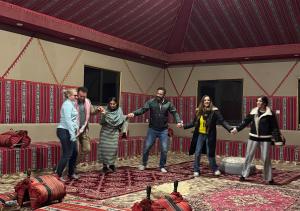 Επισκέπτες που μένουν στο Elite Rum Luxury Camp