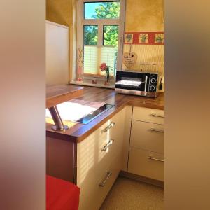 Dapur atau dapur kecil di FeWo altes Pfarrhaus