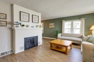 Gallery image of Walk to Private Beach and Boat Launch Mayfield Home in Broadalbin