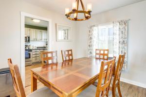 Gallery image of Walk to Private Beach and Boat Launch Mayfield Home in Broadalbin