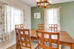 Gallery image of Walk to Private Beach and Boat Launch Mayfield Home in Broadalbin